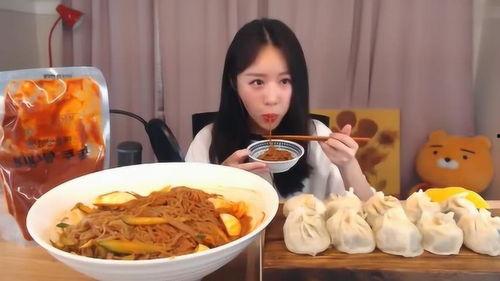 娱乐吃瓜酱吃面条视频在线观看,面条美食之旅，在线观看带你领略美味瞬间